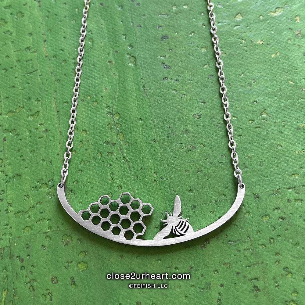 Close 2 UR Heart Bee Necklace