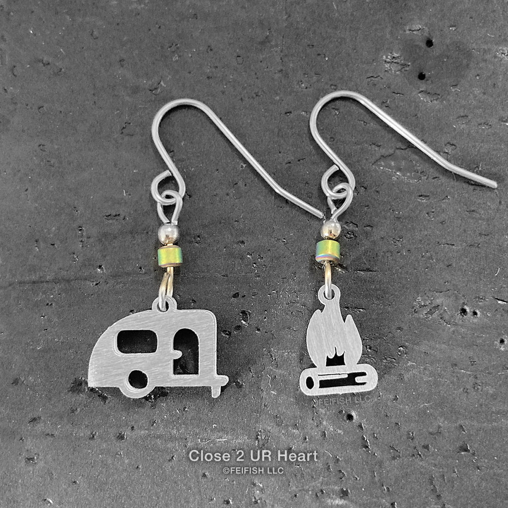 Close 2 UR Heart Camping Earrings